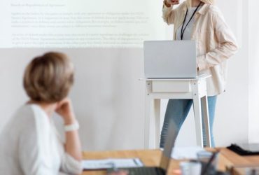 medium-shot-women-business-meeting LOW